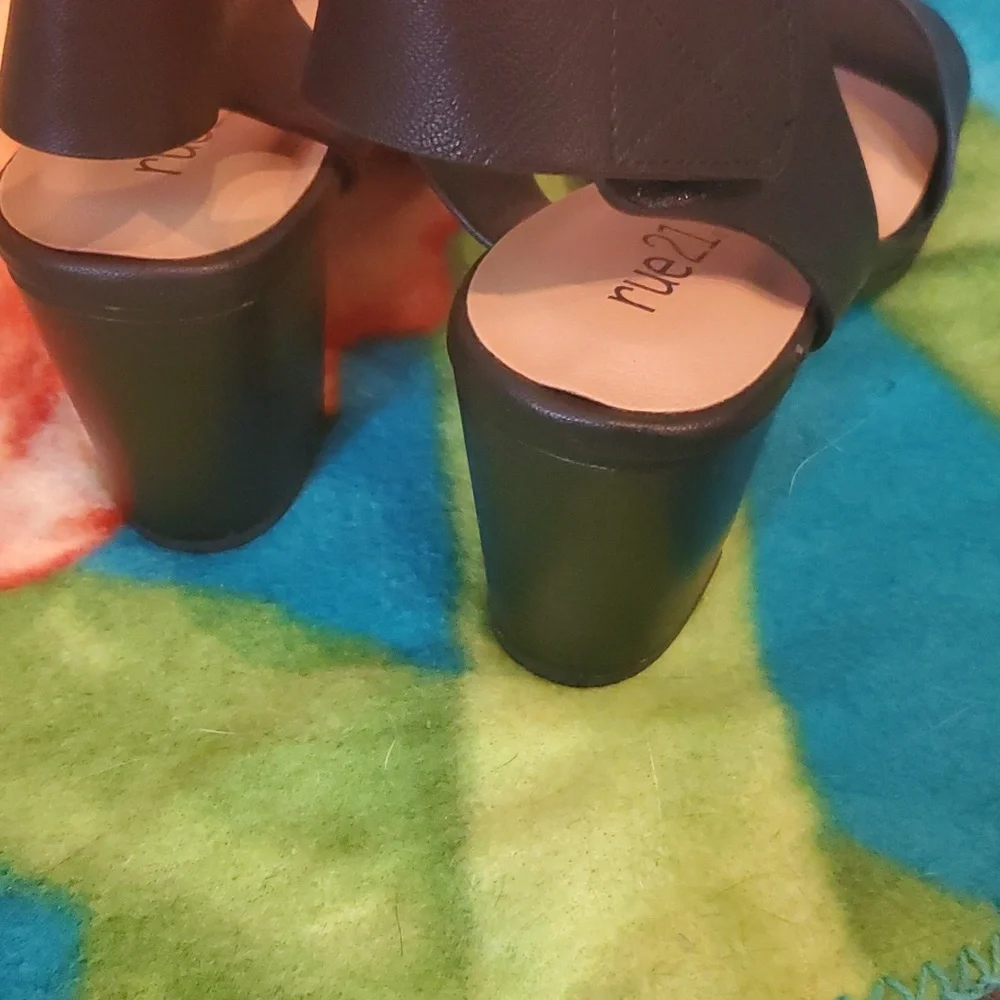 👠 Rue 21 Black 3 inch heels size 8 - Picture 5 of 6